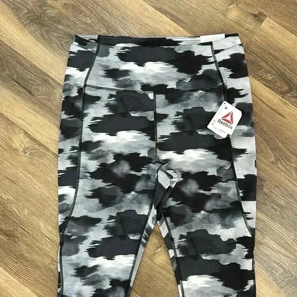 Reebok 7/8 High Rise Black/Gray/White Leggings Size XL NWT Moisture Management - Picture 2 of 13